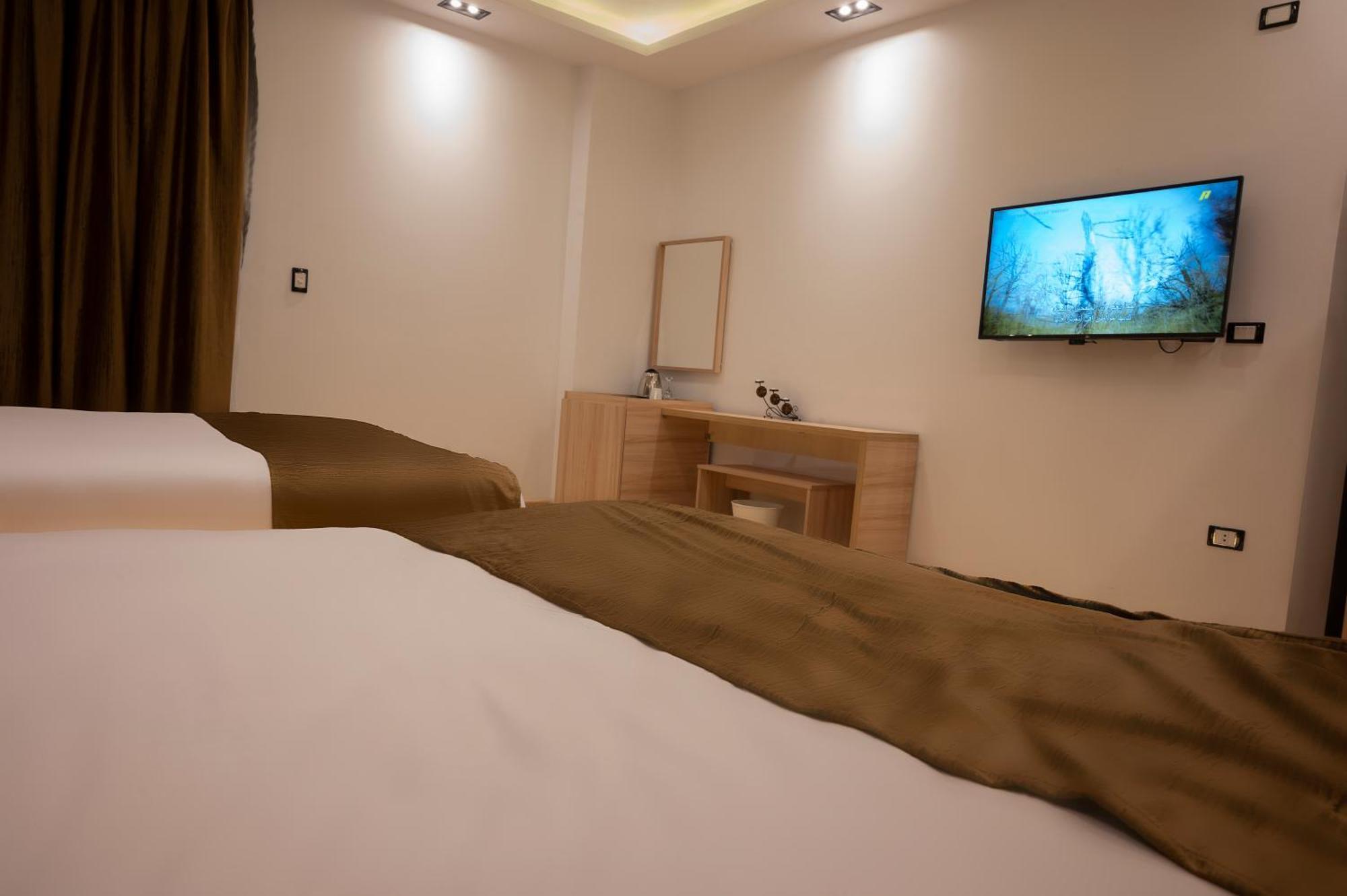 Palm Pyramids View Hotel Kafrat al Jabal Bilik gambar