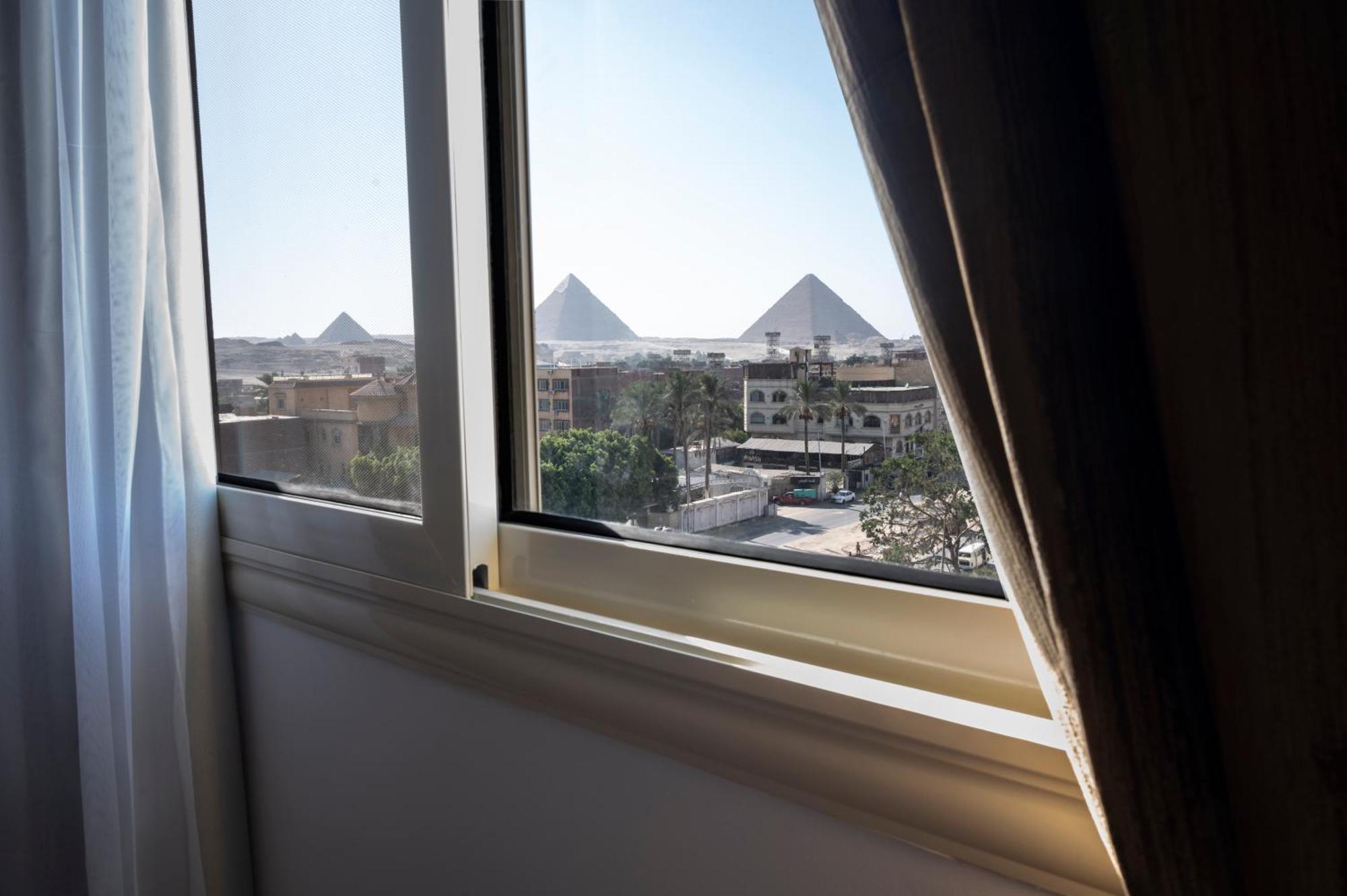 Palm Pyramids View Hotel Kafrat al Jabal Bilik gambar